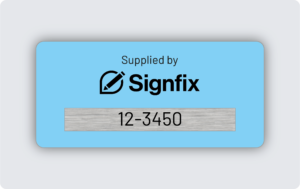 Maskinskylt infärgad aluminium 60x28mm